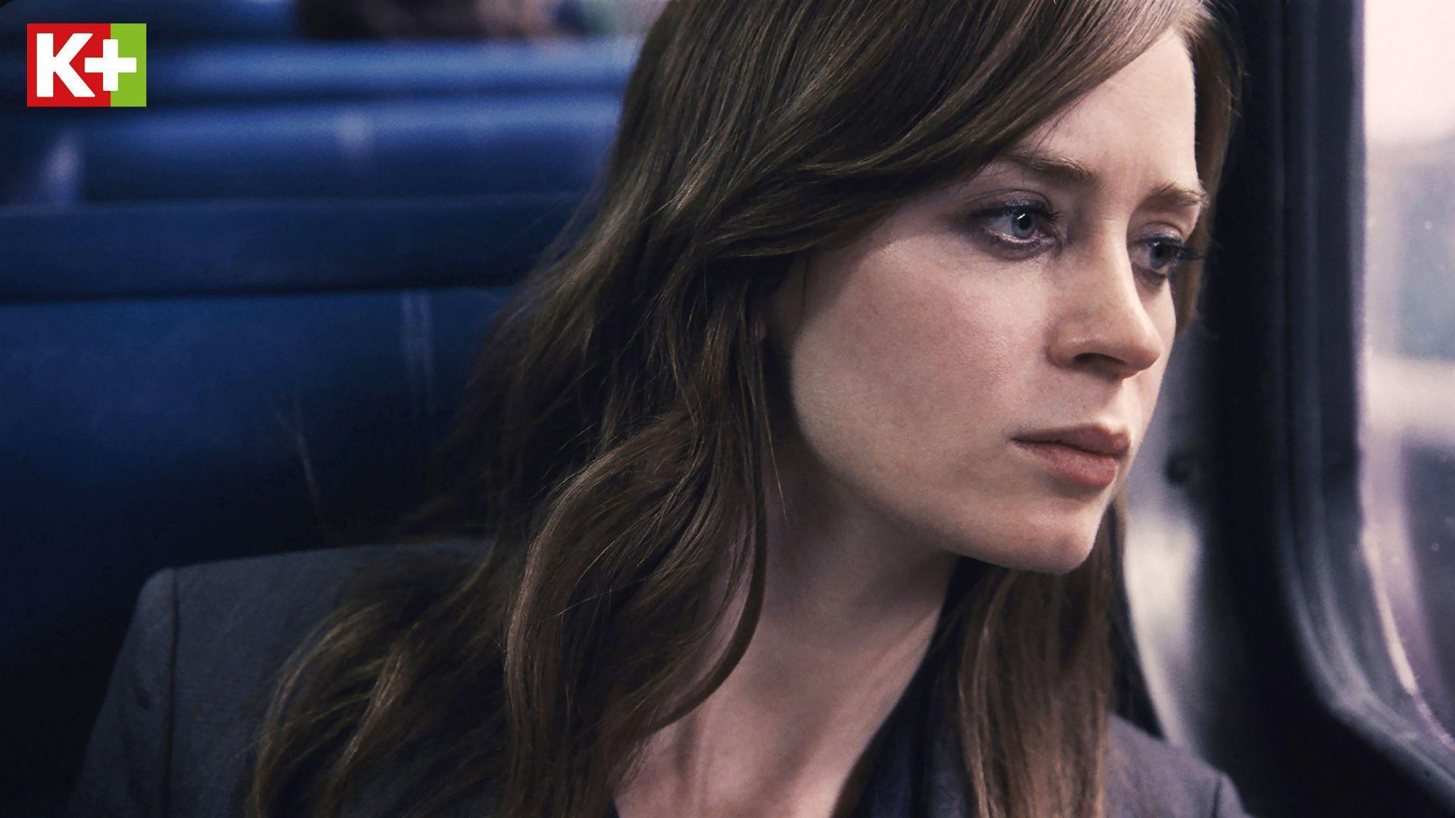 Cô gái nhìn đời qua ô cửa tàu