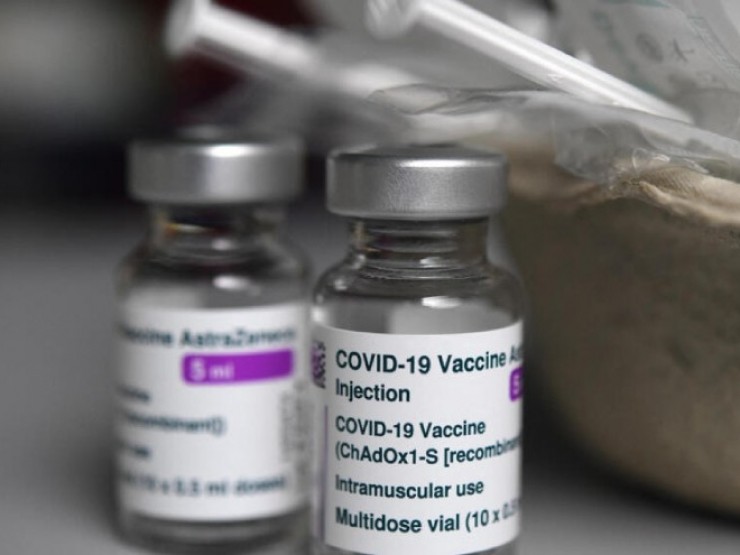 AstraZeneca thừa nhận vắc-xin COVID-19 có thể gây tác dụng phụ dẫn đến cục máu đông