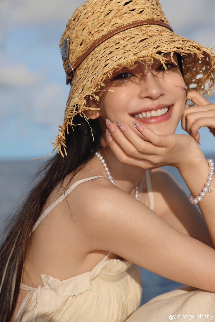 Angelababy ở tuổi U40 vẫn trẻ đẹp như gái đôi mươi, bí quyết là đây! - 1