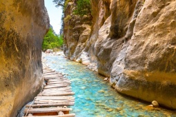 Du lịch - Hy Lạp không chỉ có mỗi Santorini, hẻm núi tuyệt đẹp này cũng hấp dẫn không kém