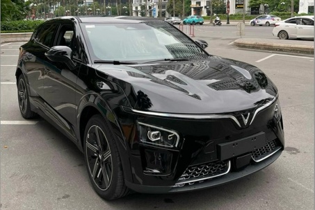 VinFast VF 7 "chạy lướt" rao bán lại giá 1,05 tỷ đồng