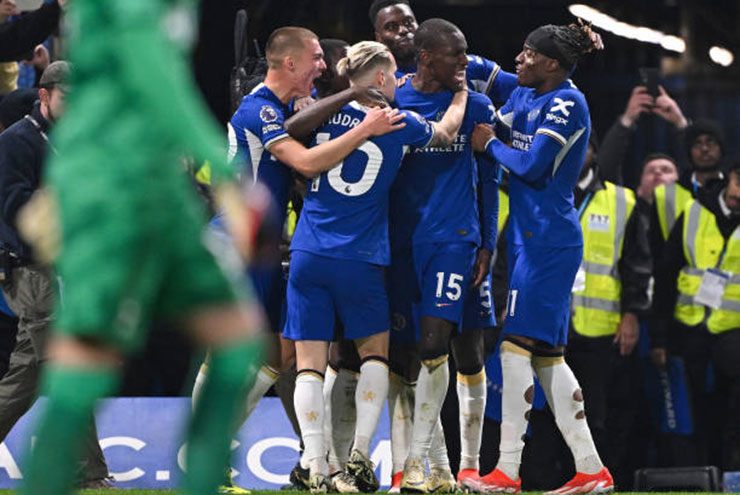 Chelsea vẫn còn hy vọng đoạt vé Europa League trong khi Tottenham thua trận khiến cửa top 4 quá nhỏ