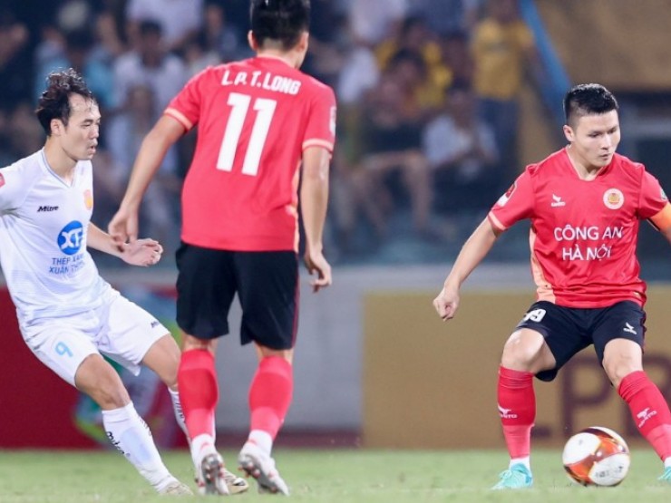 Tranh cãi trọng tài “bẻ còi“, Công an Hà Nội thua Nam Định ở “chung kết sớm“ V-League