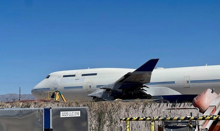 Một chiếc Boeing 747 cũ đã nằm "phơi nắng" ở Pinal nhiều năm.