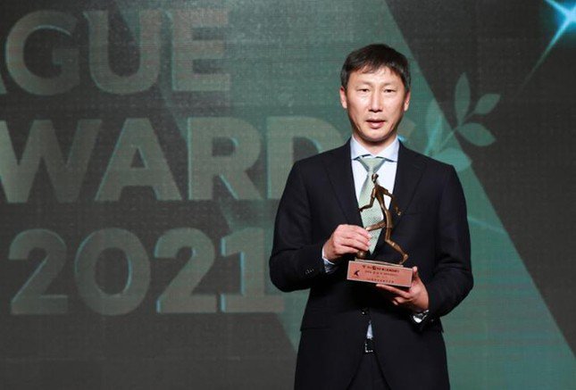 Ông Kim Sang-sik nhận giải HLV xuất sắc nhất K-League 2021