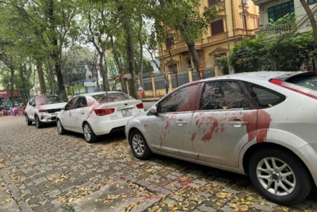 Vụ hàng loạt ô tô bị tạt sơn đỏ ở Hà Nội: Tạm giữ hình sự 4 đối tượng