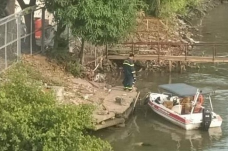 Thi thể một phụ nữ không mặc áo trôi trên sông Đồng Nai