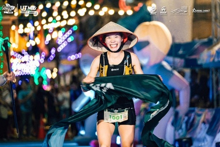 “Nữ hoàng chạy bộ” Hà Thị Hậu lập chiến tích mới cự ly 100km giải chạy trail Thái Lan