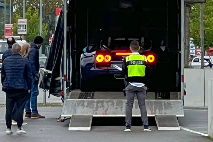 Loạt xe siêu hiếm Bugatti Veyron bị tịch thu tại châu Âu - 1
