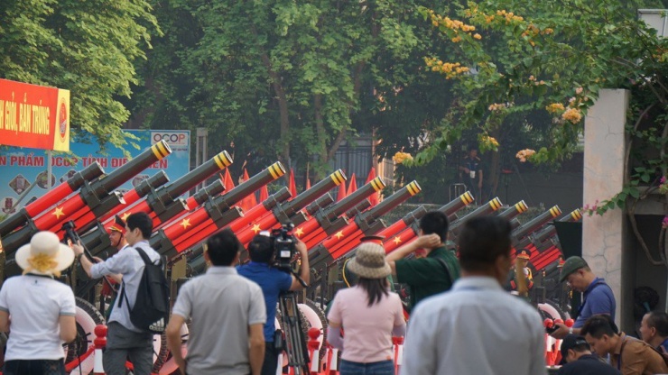 Có tất cả 15 khẩu pháo 105 mm được tập kết tại Bảo tàng Chiến thắng Điện Biên Phủ (Điện Biên). Ảnh: Xuân Nguyễn