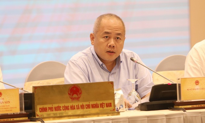 Thứ trưởng Kế hoạch & Đầu tư trả lời tại họp báo ngày 4/5. Ảnh: Phạm Dự