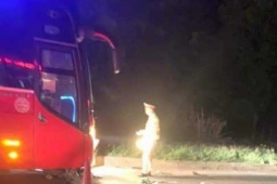 Tin tức trong ngày - 3 thanh niên đi xe máy tử vong sau va chạm với xe khách