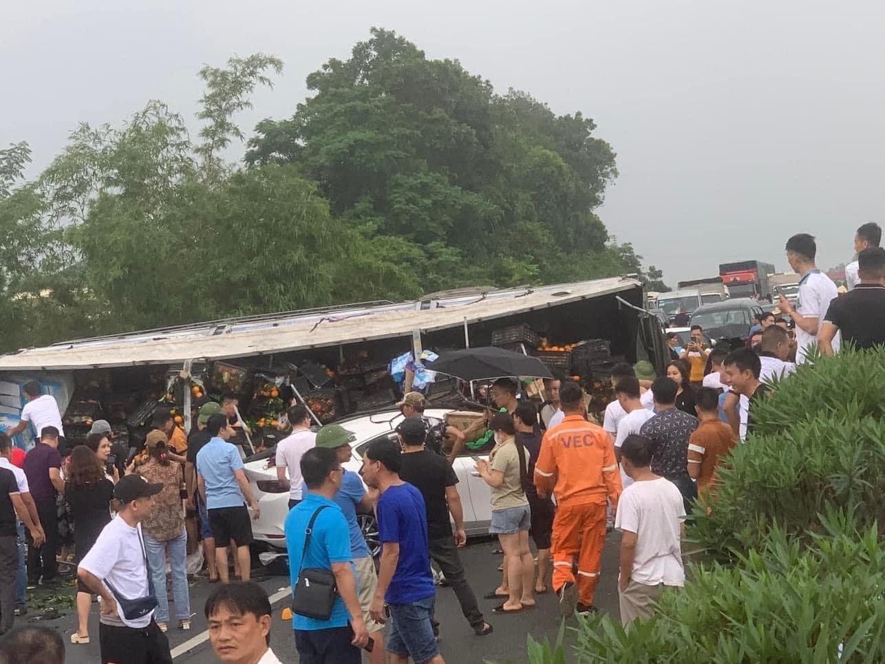 Tai nạn liên hoàn kinh hoàng trên cao tốc Nội Bài - Lào Cai