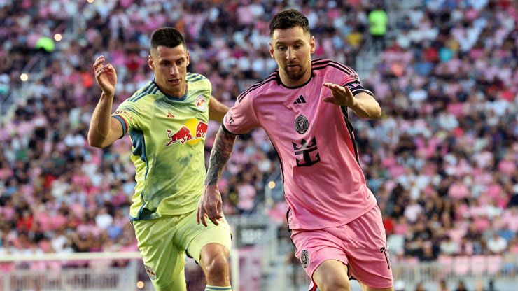 Messi góp 1 bàn trong chiến thắng 6-1 của đội nhà