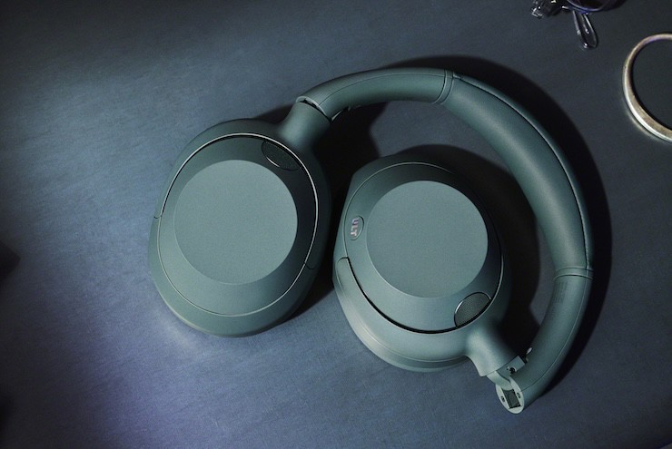 An ULT Wear headphone model from the Sony ULT Power Sound line.