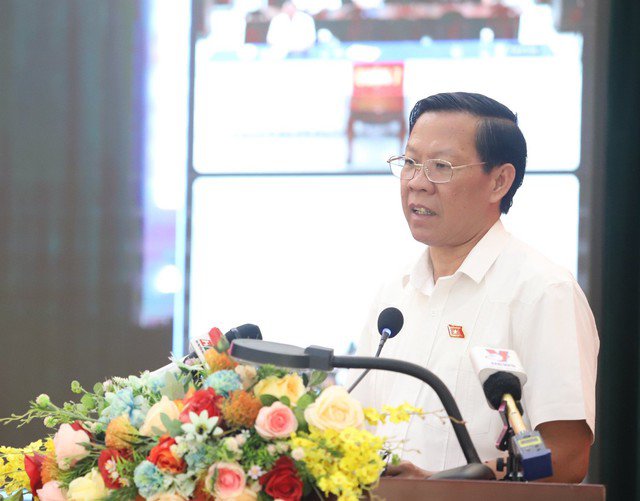 Chủ tịch UBND TP HCM Phan Văn Mãi tiếp xúc cử tri trước kỳ họp Quốc hội chiều 6-5