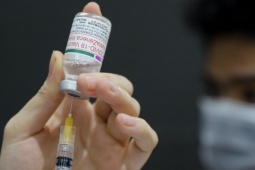  ' Tác dụng phụ gây máu đông của vaccine AstraZeneca chỉ xảy ra trong 42 ngày sau tiêm ' 