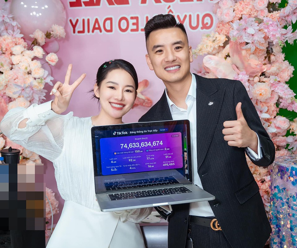 Hồi tháng 3,&nbsp;Lã Quốc Quyền và Nguyễn Lan Anh khoe doanh thu hơn 75 tỷ đồng sau 13 giờ&nbsp;livestream.