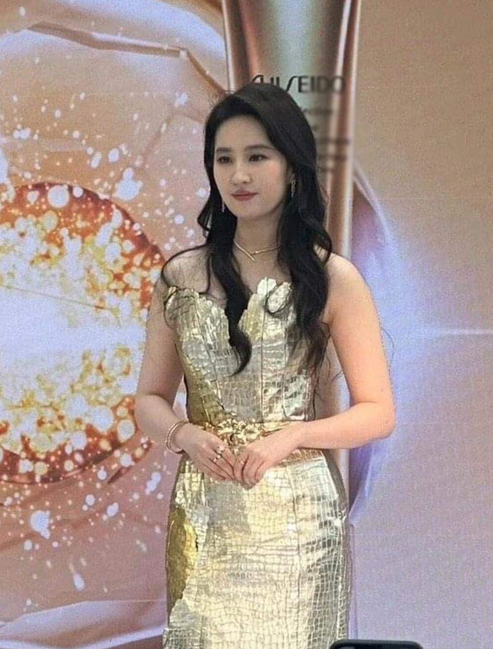 Lưu Diệc Phi diện "váy dát vàng" đẹp lộng lẫy, visual như tiên nữ dù tăng cân - 5