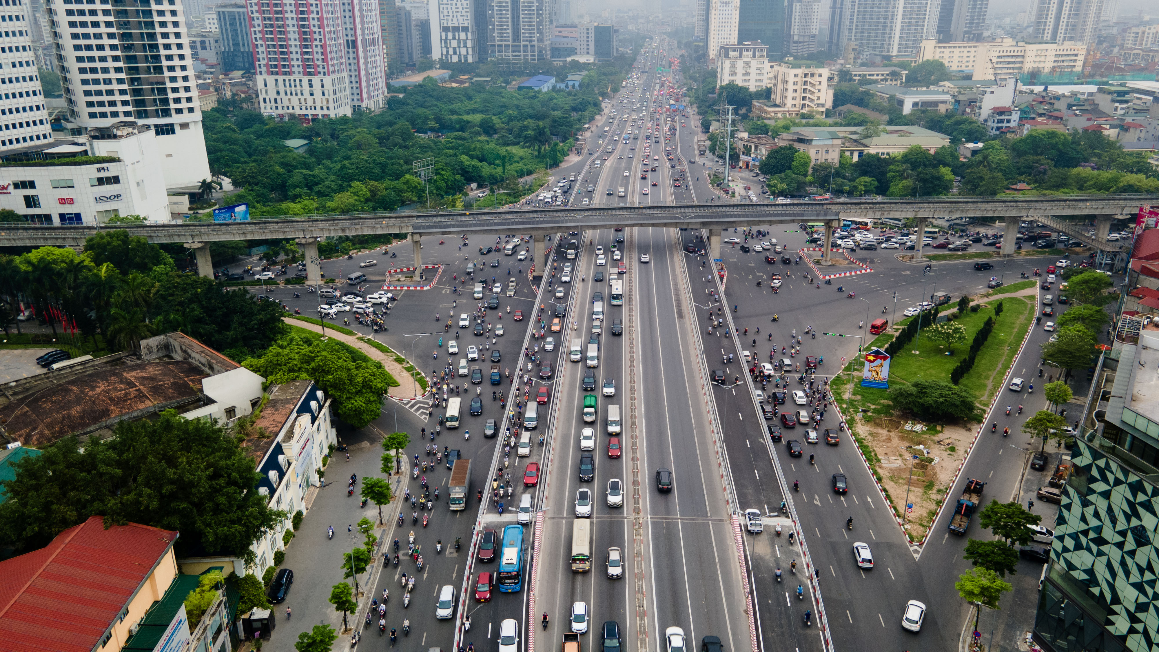 Nút giao Mai Dịch thông xe cầu vượt thép, giao thông được cải thiện đáng kể