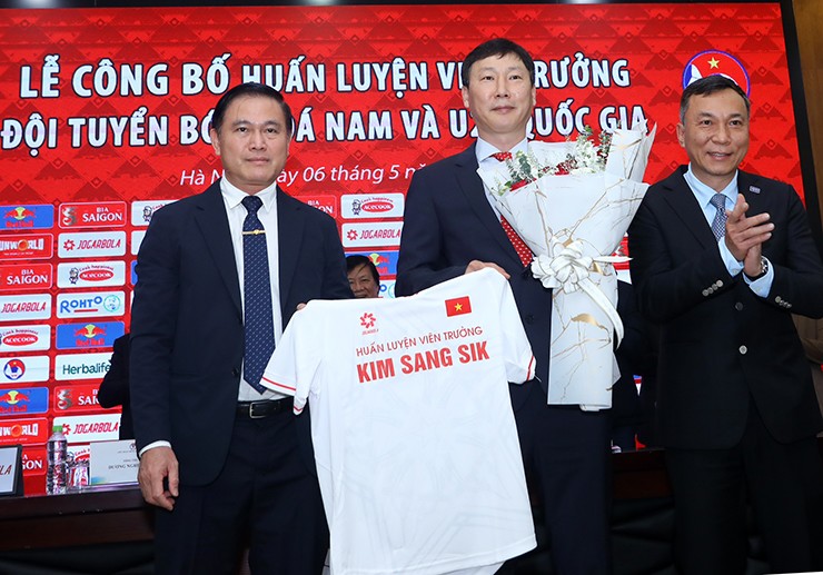 Tin bóng đá sáng 10/5: Huỳnh Như tiếp tục tạo 'địa chấn' tại Lank FC; Tân HLV ĐT Việt Nam đón tin dữ