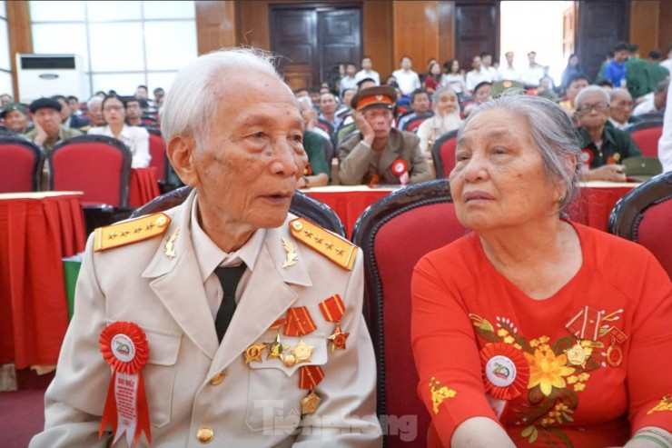 Tình yêu nở hoa nơi chiến trường Điện Biên Phủ: Hơn nửa thế kỷ sắt son bền chặt