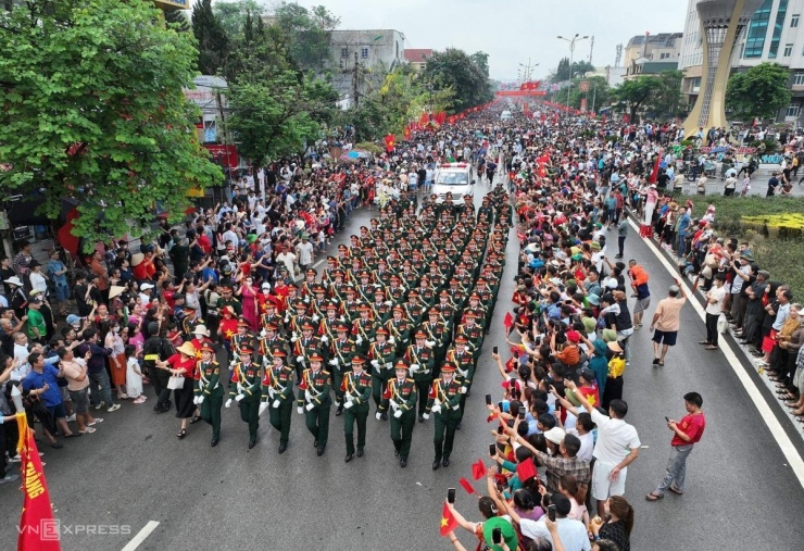 Điện Biên Phủ: Hình ảnh cảm động và khí thế hùng tráng trong lễ kỷ niệm 70 năm chiến thắng