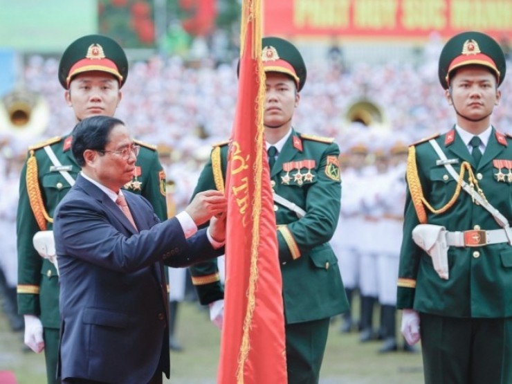 Trao Huân chương Độc lập hạng Nhất tặng Đảng bộ, chính quyền và Nhân dân các dân tộc tỉnh Điện Biên