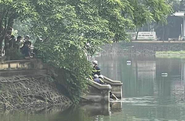 Phát hiện phần thi thể của nữ sinh viên ở hồ Láng, Hà Nội - Ảnh 1.