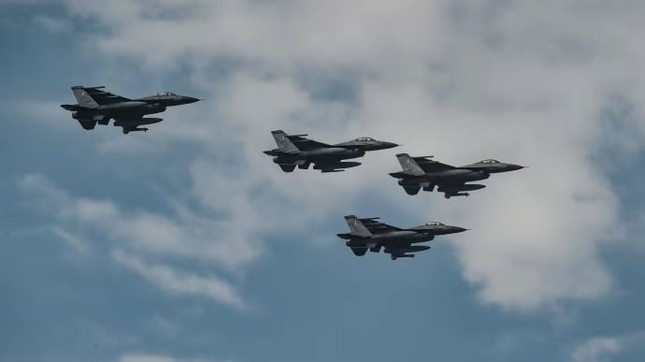 Hà Lan đặt mốc thời gian chuyển tiêm kích F-16 cho Ukraine - 1