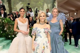 Thời trang - Bruna Marquezine, Uma Thurman vào top sao mặc đẹp ở Met Gala với đầm Tory Burch