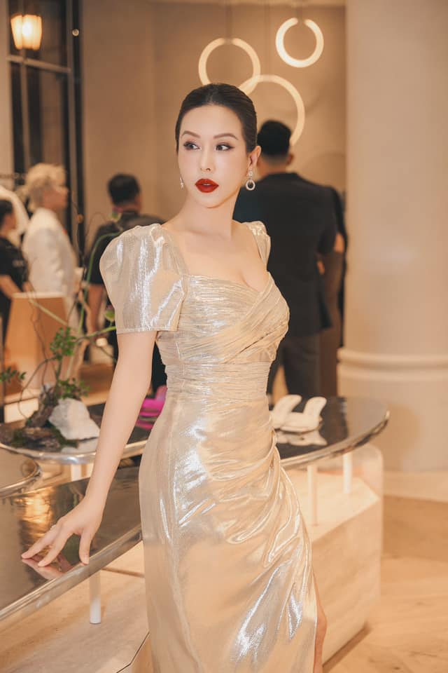 Hoa hậu Thu Hoài đóng hơn 14,5 triệu đồng tiền điện trong tháng 4 vừa qua.