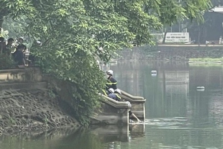 Tin tức 24h qua: Phát hiện thi thể nữ sinh viên đeo ba lô có gạch dưới hồ 