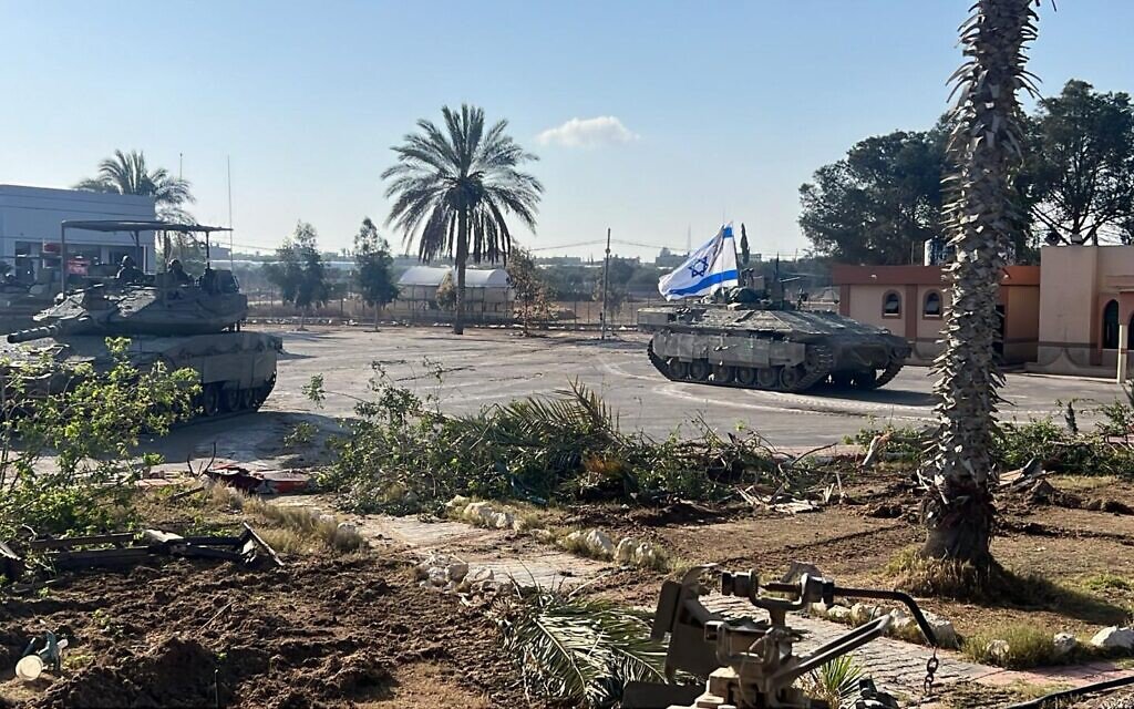 Lữ đoàn xe tăng Israel kiểm soát hoàn toàn cửa khẩu Rafah ở phía đông thành phố cùng tên&nbsp;vào sáng ngày 7/5.