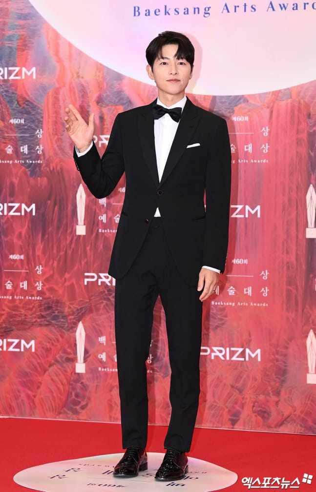 Song Joong Ki cực bảnh
bao trên thảm đỏ