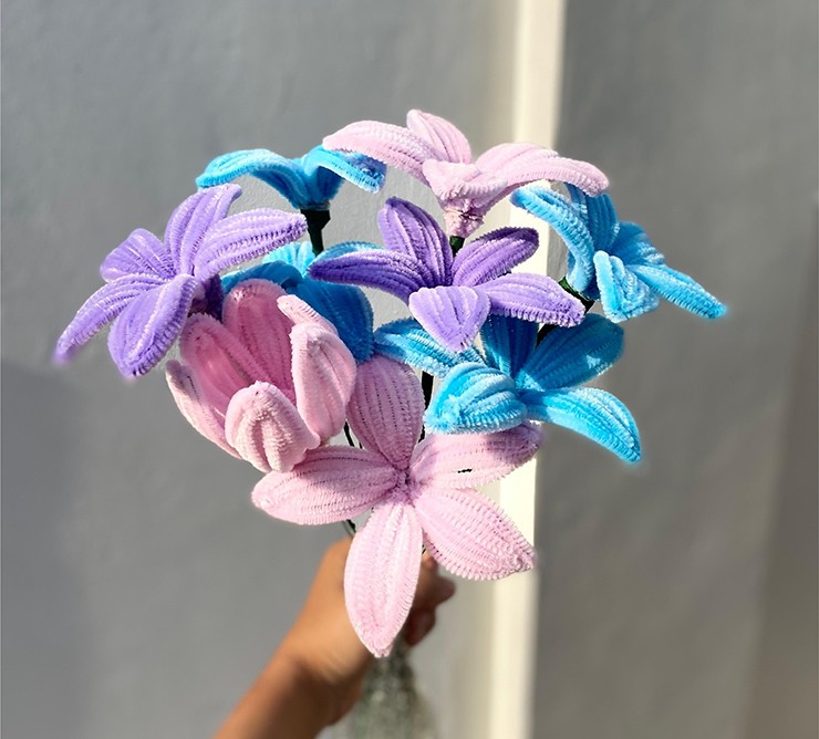 Hoa kẽm nhung - món quà ấn tượng nhờ sự tỉ mỉ và giá trị thủ công.