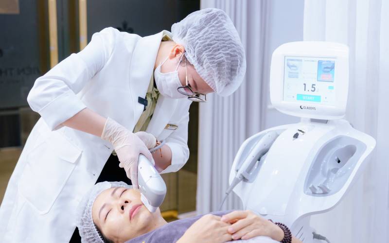 Công nghệ là “vũ khí” hỗ trợ đắc lực cho quá trình làm đẹp của khách hàng