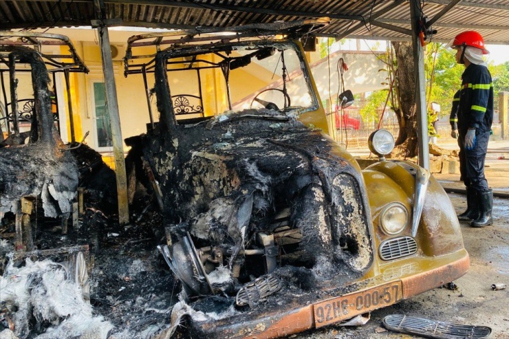 Thiệt hại do vụ hoả hoạn gây ra ước tính hàng tỉ đồng.