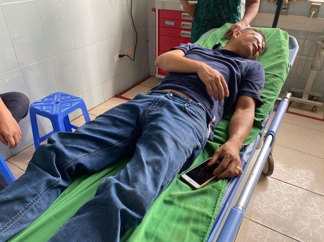Sau khi bị đánh hội đồng, anh Nguyễn Hữu Công được người dân đưa vào Bệnh viện Đa khoa tỉnh Lai Châu cấp cứu.