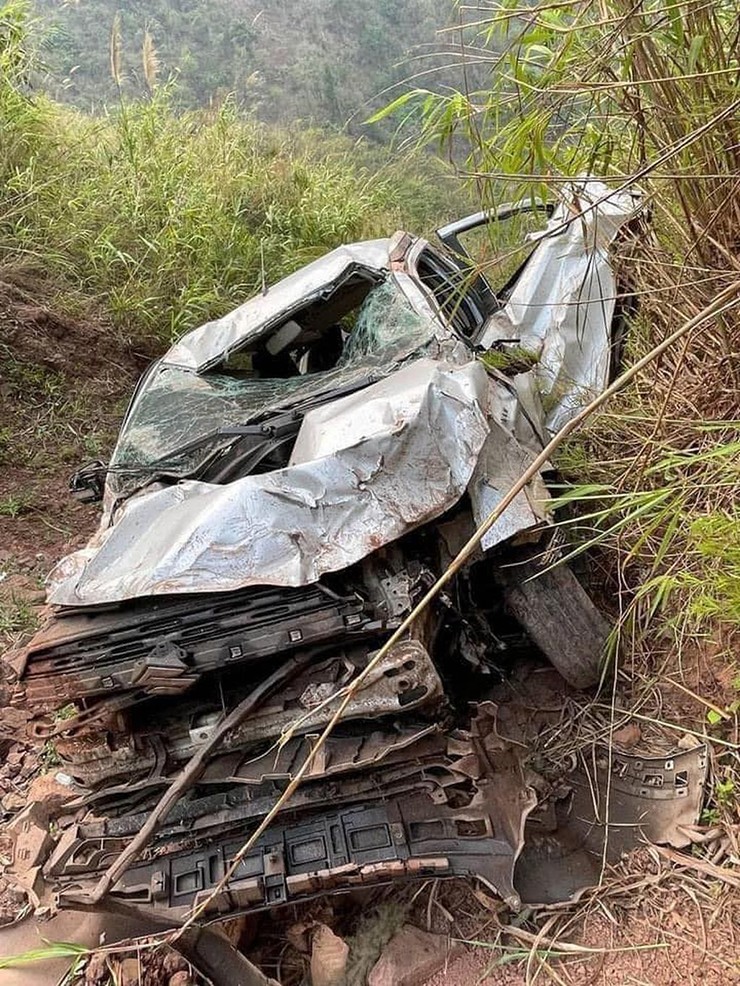 Suzuki XL7 rơi xuống vực tại Điện Biên và cái kết đầy "phép màu" - 2