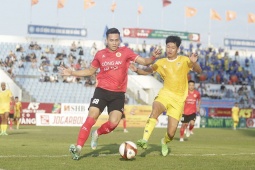 Trực tiếp bóng đá Quảng Nam - Công an Hà Nội: Văn Thanh bị thẻ đỏ (V-League)