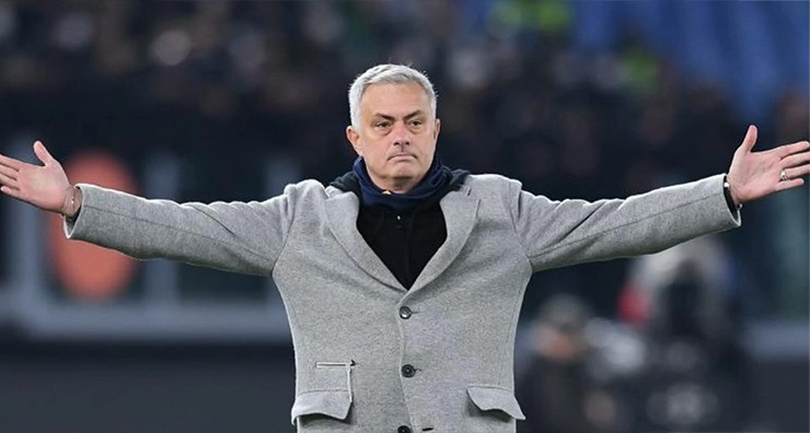 HLV Mourinho không được MU chào đón