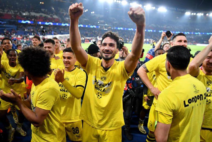 Trung vệ Hummels tỏa sáng trước PSG