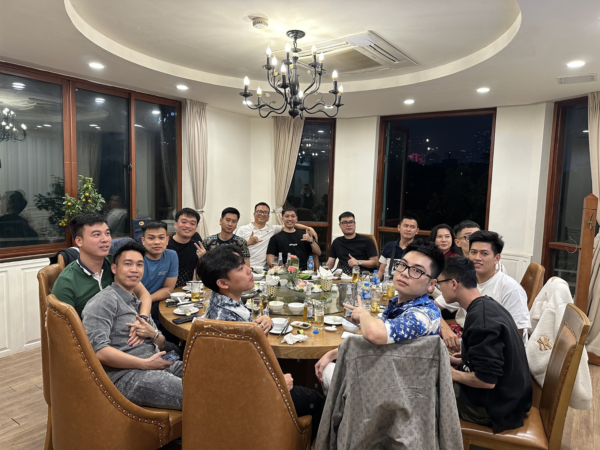 Cán bộ nhân viên công ty trong một buổi liên hoan