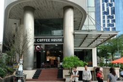 Tin tức trong ngày - Đại diện The Coffee House nói gì về sự cố tấm kính lớn đổ sập vào người nữ bác sĩ của Bệnh viện K?