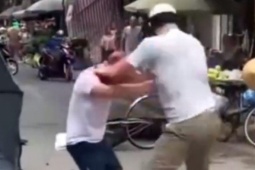 Pháp luật - Tạm giữ hình sự đối tượng dùng côn gỗ đập liên tiếp vào đầu "đối thủ"