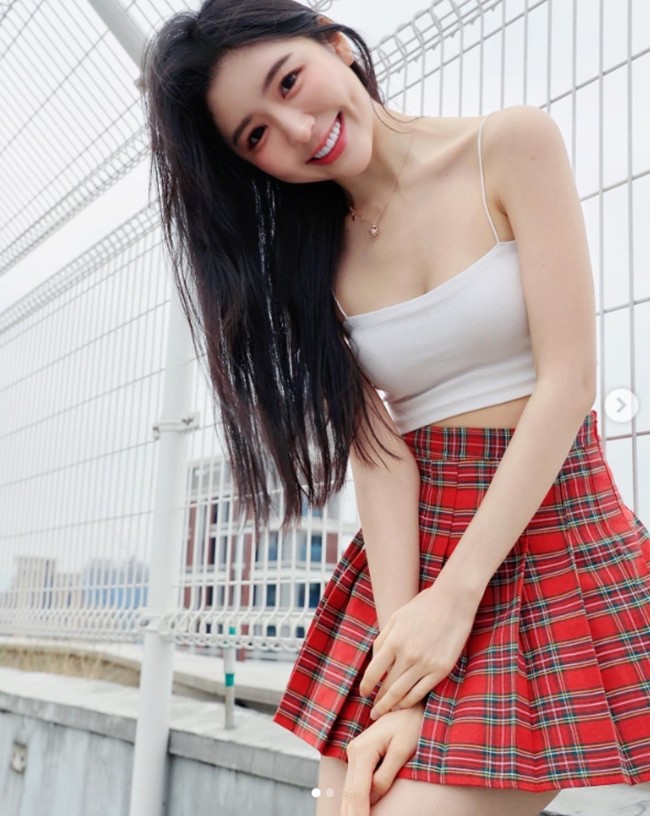 Hot girl đẹp trong trẻo tựa sương mai khiến triệu người ngơ ngẩn - 1