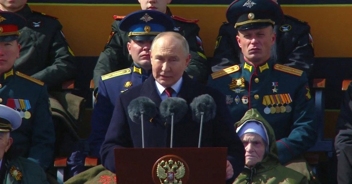Ông Putin phát biểu trong lễ duyệt binh hôm 9/5 ở Moscow (ảnh: TASS)