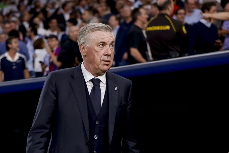 HLV Ancelotti đã đáp trả&nbsp;những lời phàn nàn của Bayern Munich