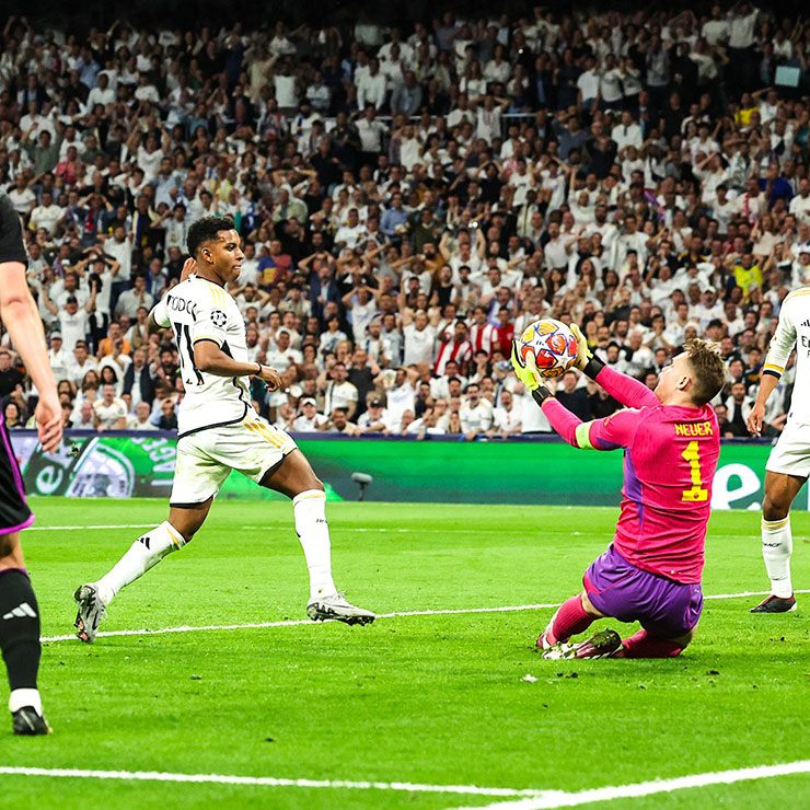 Real Madrid chơi lấn lướt từ đầu nhưng Neuer cản phá xuất sắc, trong đó có pha cứu thua kép trước Vinicius